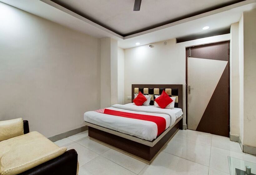 בית מלון כפרי Oyo 27696 Jai Ganesh Banquet Hall & Rooms