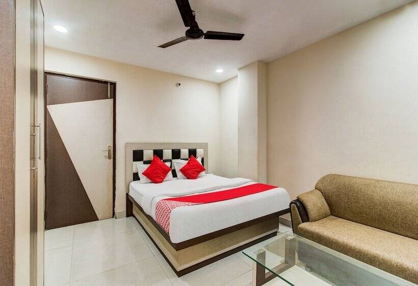 בית מלון כפרי Oyo 27696 Jai Ganesh Banquet Hall & Rooms