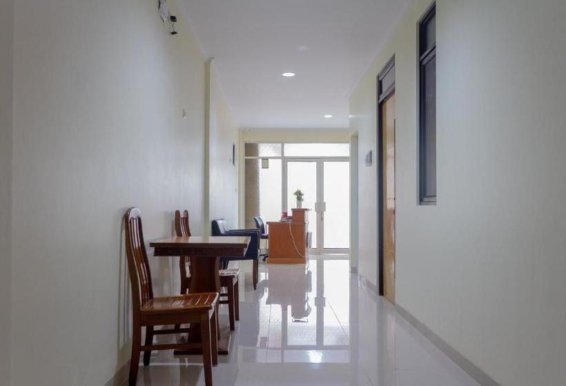 Отель Jo Residence Syariah Redpartner