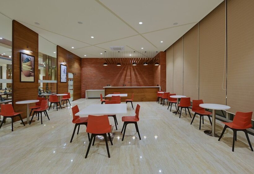 فندق The Maruti Nandan Grand