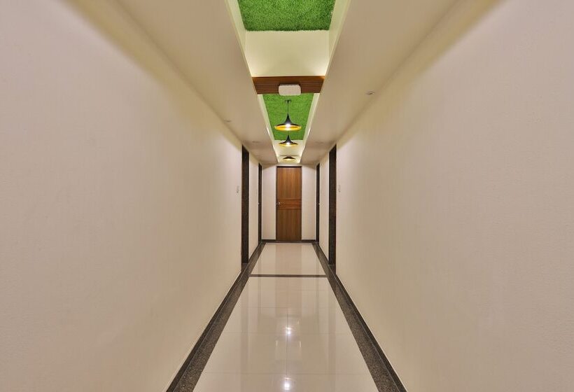 Oyo 15981 Hotel Shiv Ganga