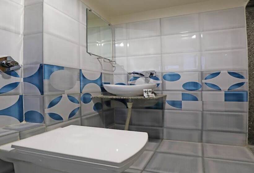 Oyo 15981 Hotel Shiv Ganga