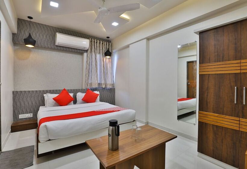 Oyo 15981 Hotel Shiv Ganga