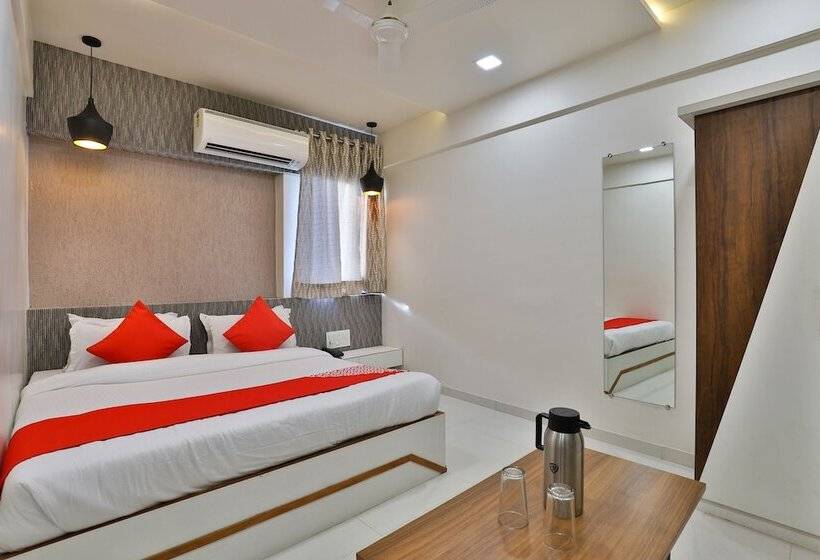 Oyo 15981 Hotel Shiv Ganga