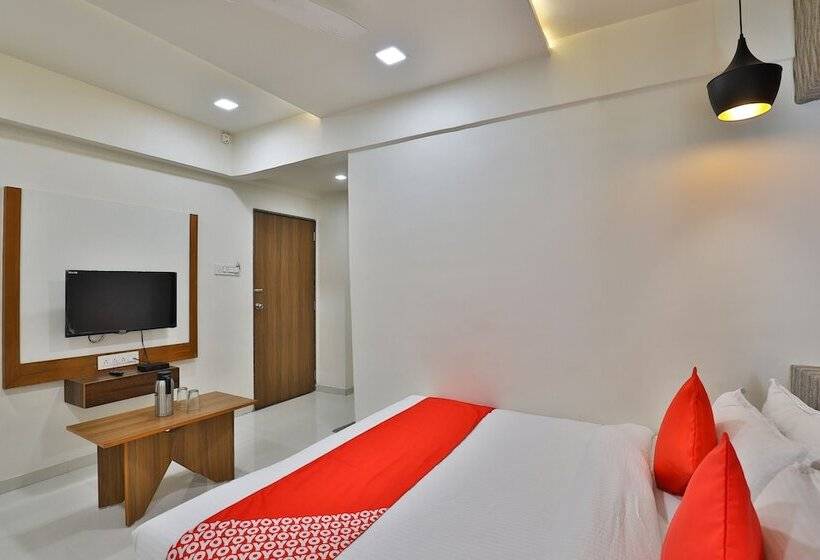 Oyo 15981 Hotel Shiv Ganga