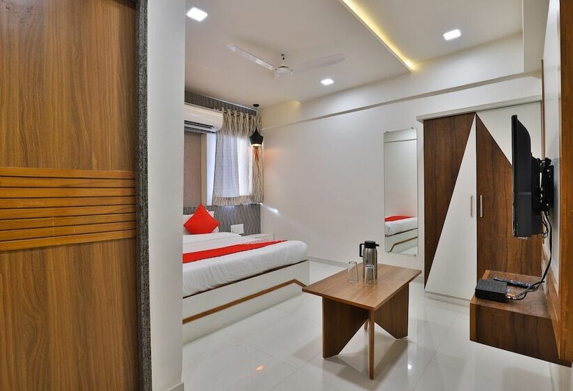 Oyo 15981 Hotel Shiv Ganga