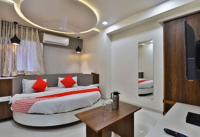Oyo 15981 Hotel Shiv Ganga