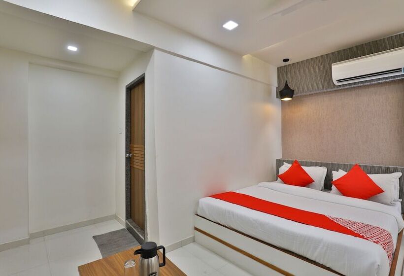 Oyo 15981 Hotel Shiv Ganga