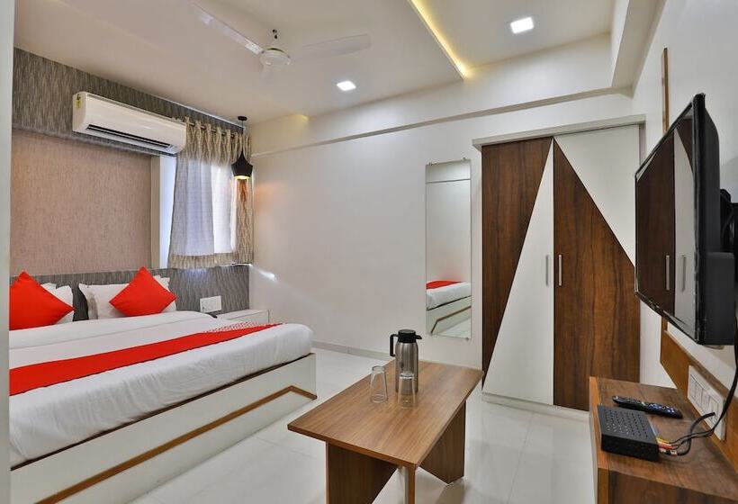 Oyo 15981 Hotel Shiv Ganga