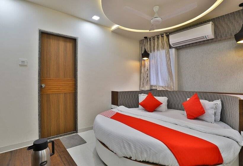 Oyo 15981 Hotel Shiv Ganga