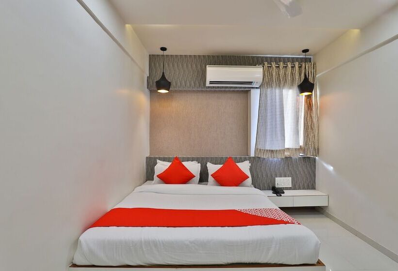 Oyo 15981 Hotel Shiv Ganga