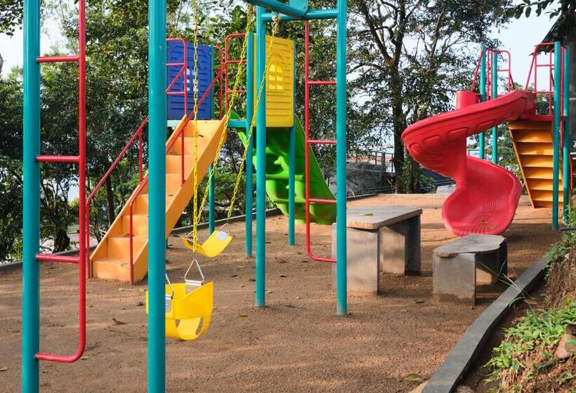 Haze And Kites Resort Munnar