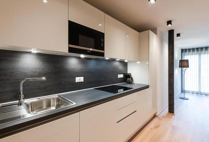 Aparthotel Abiná Lana Höhe