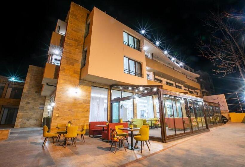 酒店 Andon Angelov