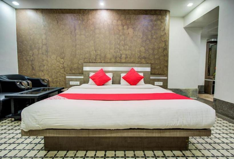 فندق Capital O 22530 Savoy