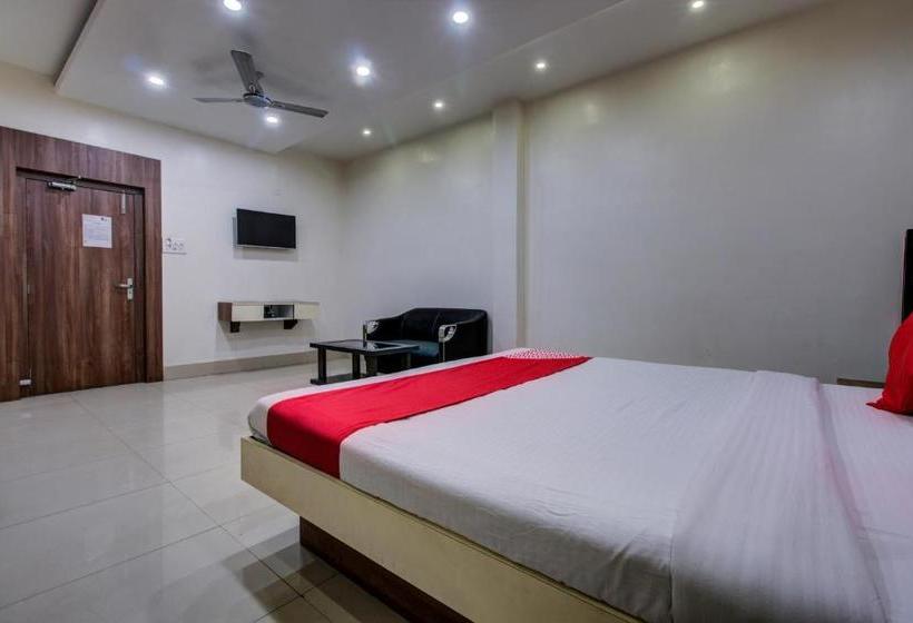 فندق Capital O 22530 Savoy