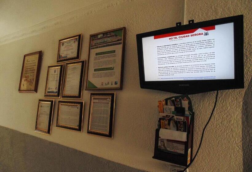 هتل Ciudad Señora Buga