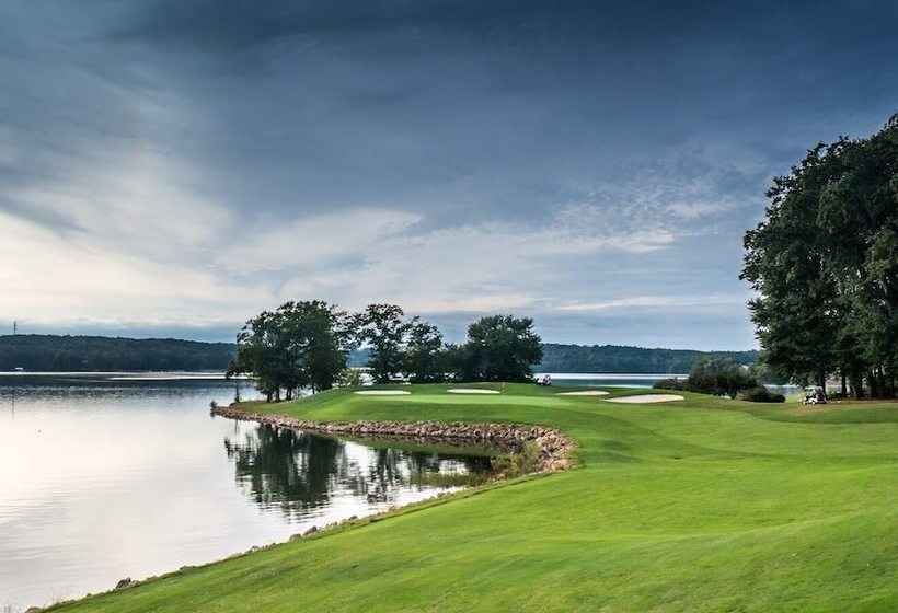 ホテル James F. Martin Inn