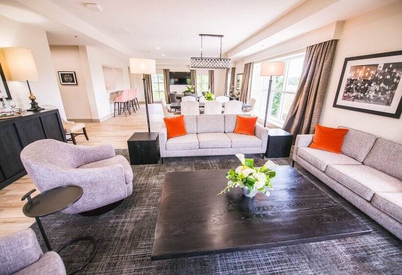 ホテル James F. Martin Inn