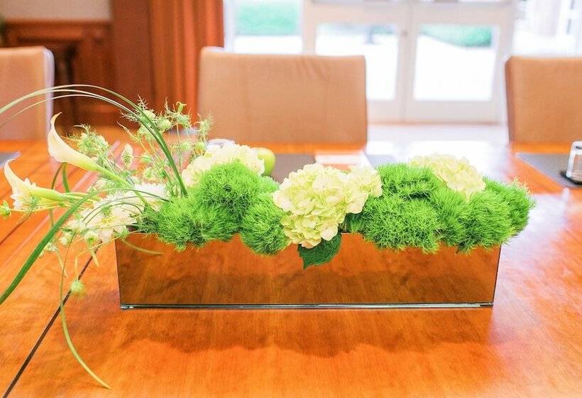 ホテル James F. Martin Inn