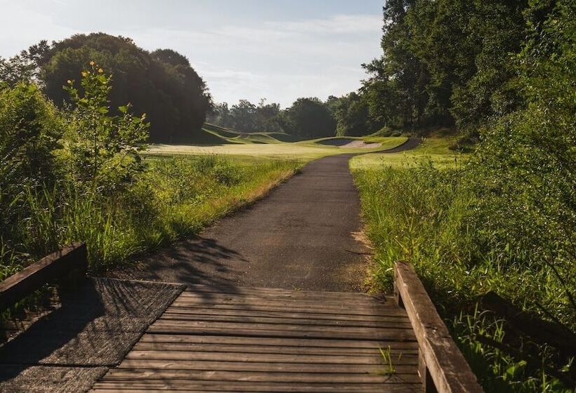 בית מלון כפרי James F. Martin Inn