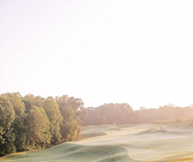 ホテル James F. Martin Inn