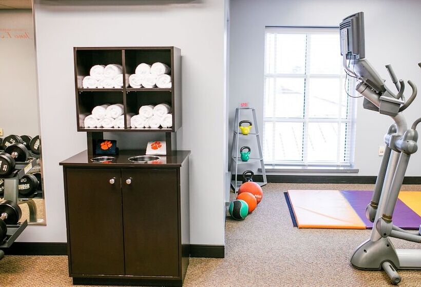 ホテル James F. Martin Inn