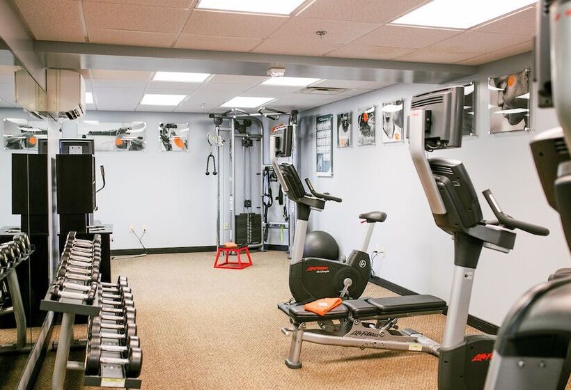 ホテル James F. Martin Inn