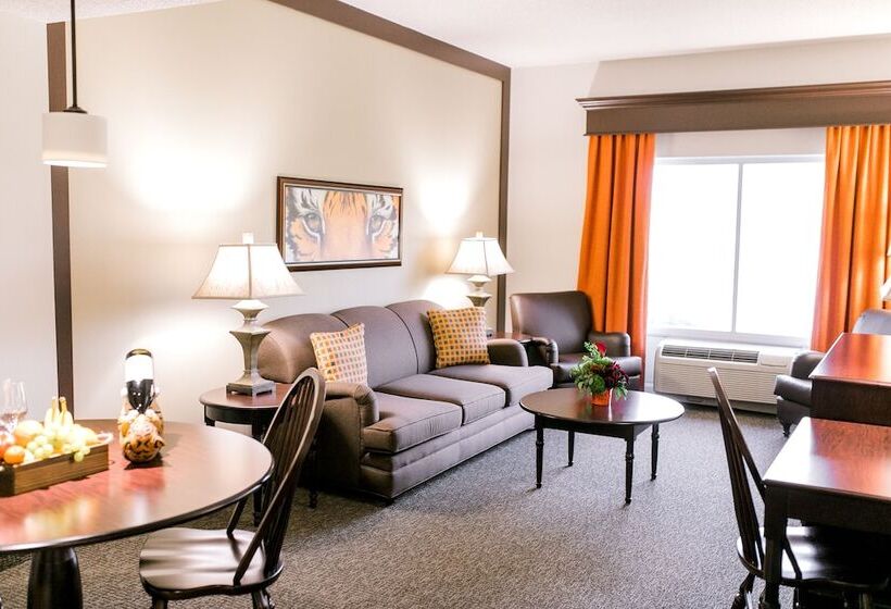 ホテル James F. Martin Inn