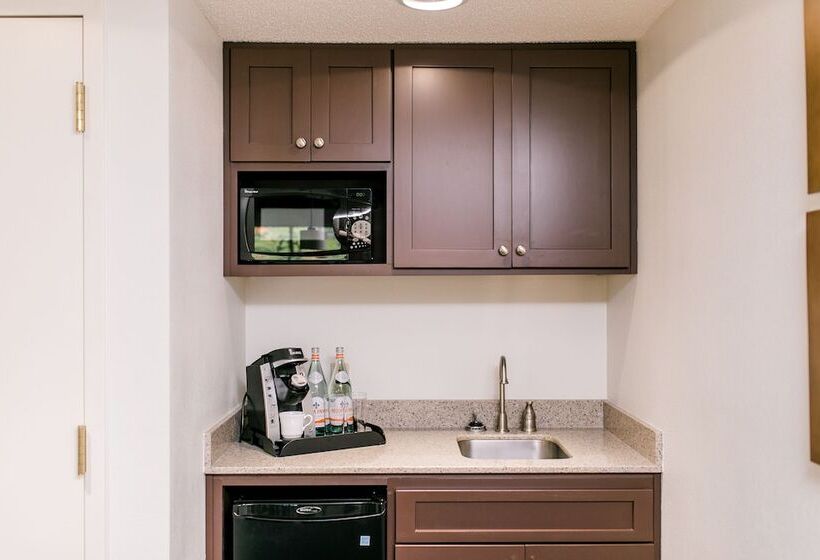 酒店 James F. Martin Inn