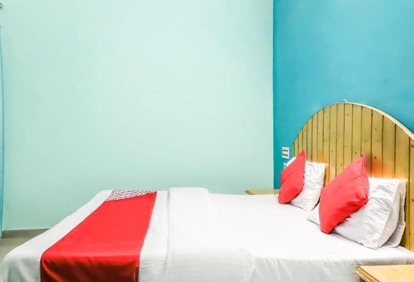 Отель Oyo 24927 Himgiri Resort