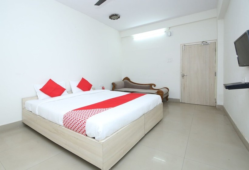 فندق Oyo 25064 Chandrika