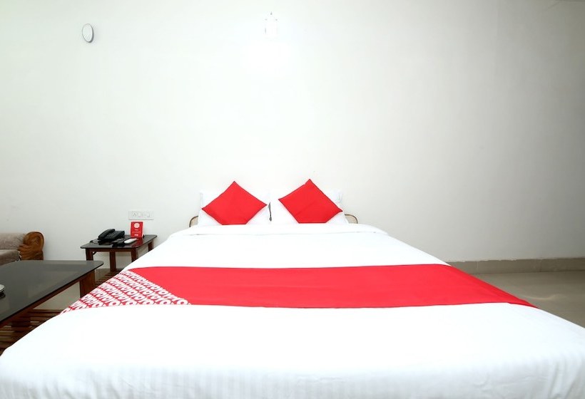 فندق Oyo 25064 Chandrika