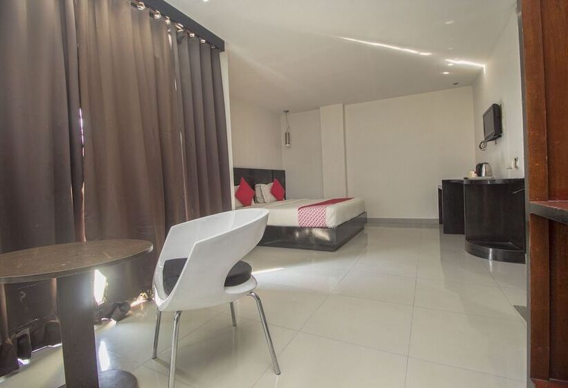 酒店 Oyo 28171 Kava Suites