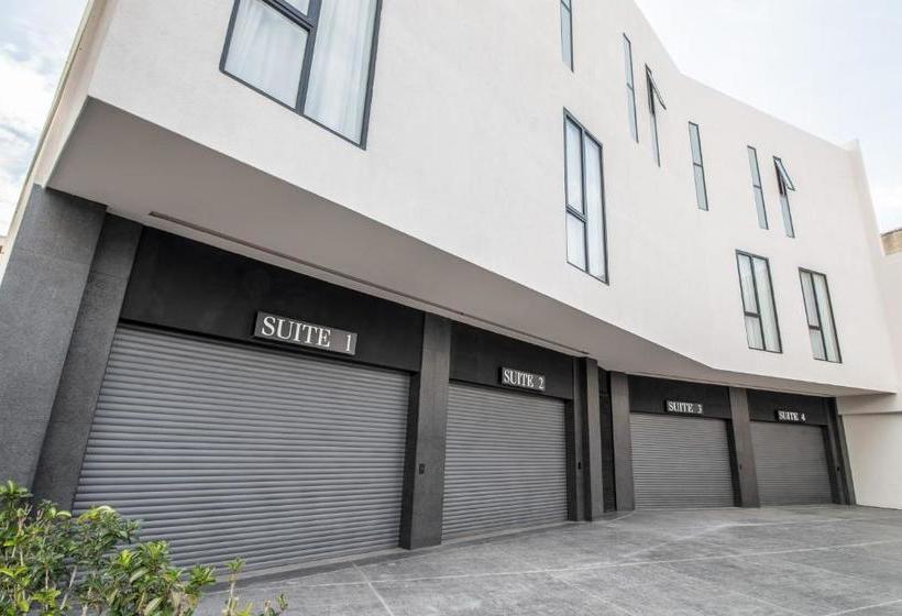 Мотель Heat Suites