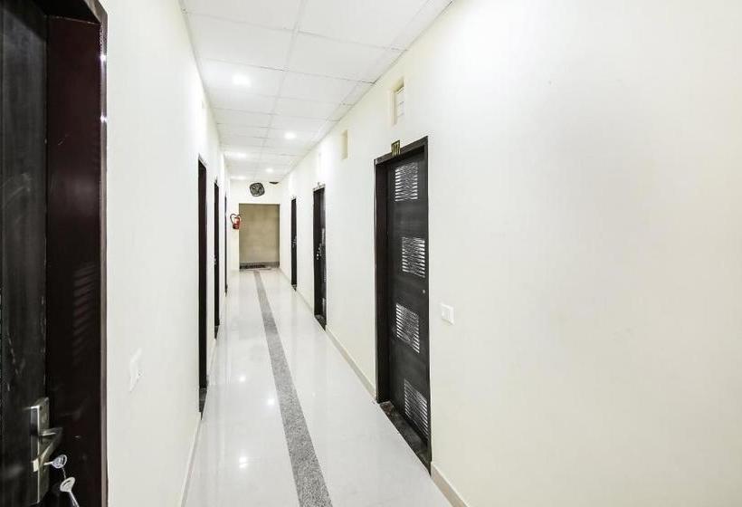 Oyo 15673 Hotel Lotus Inn