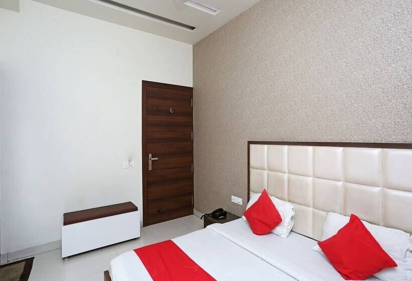 Oyo 17280 Hotel Shivaay