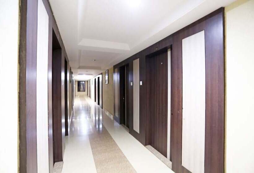 Oyo 22040 Hotel Central Plaza