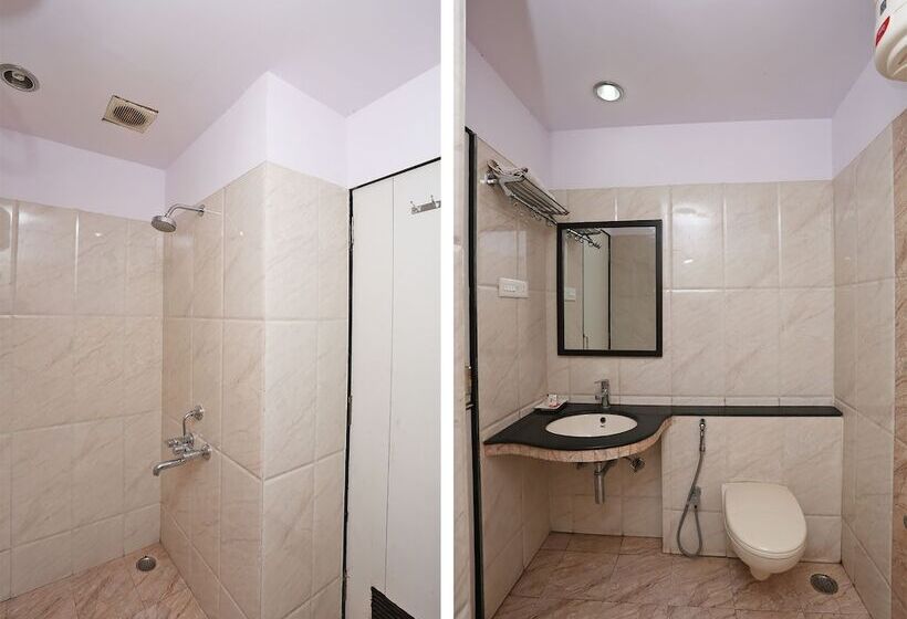 Oyo 22040 Hotel Central Plaza