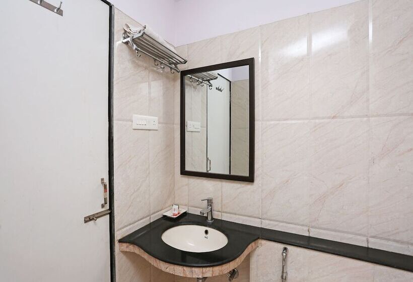 Oyo 22040 Hotel Central Plaza