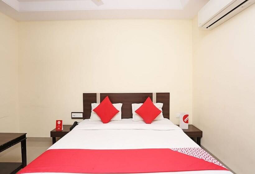 Oyo 22040 Hotel Central Plaza