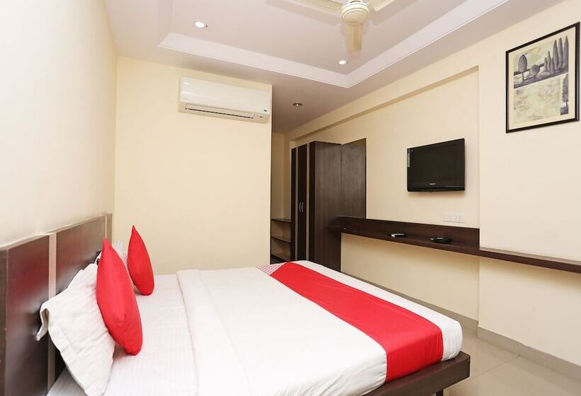 Oyo 22040 Hotel Central Plaza