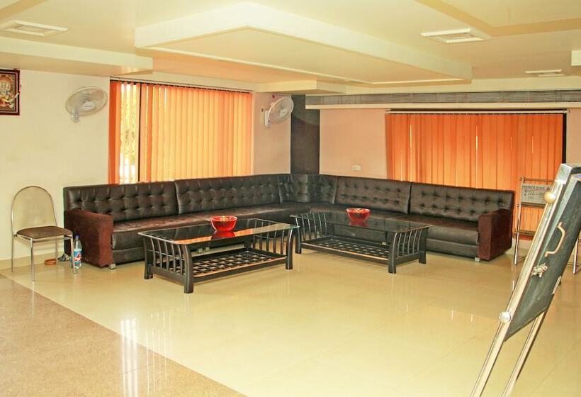 Oyo 22040 Hotel Central Plaza