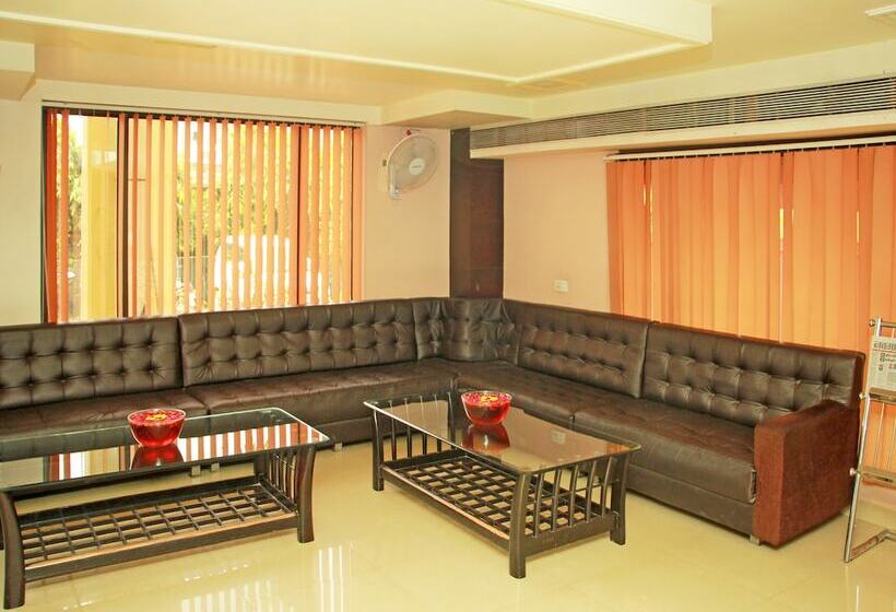 Oyo 22040 Hotel Central Plaza