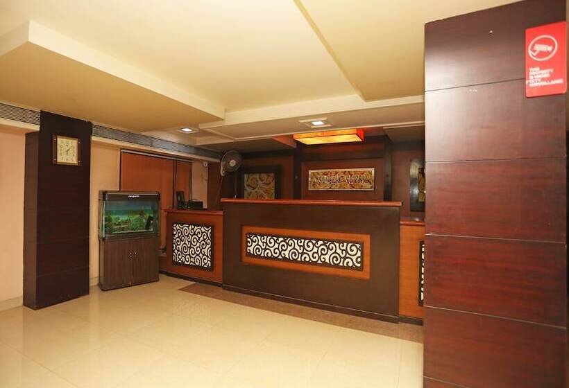 Oyo 22040 Hotel Central Plaza