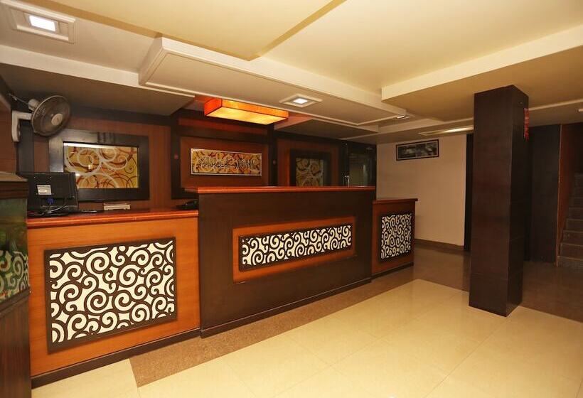 Oyo 22040 Hotel Central Plaza