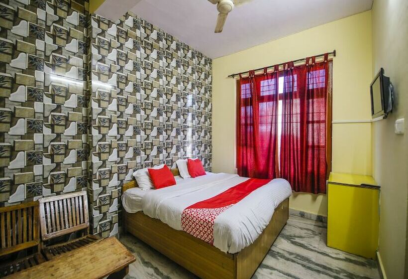 Oyo 24753 Hotel Preet