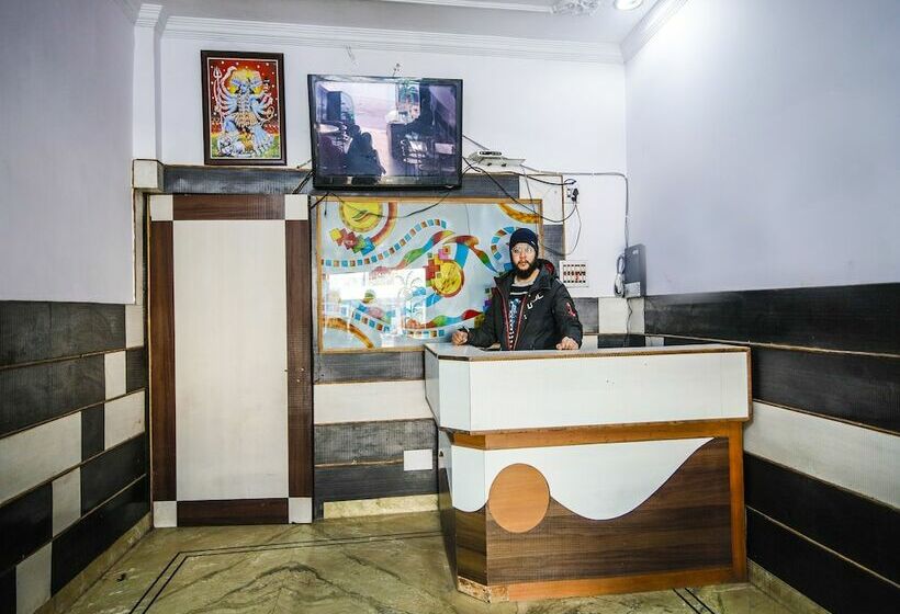 Oyo 24753 Hotel Preet