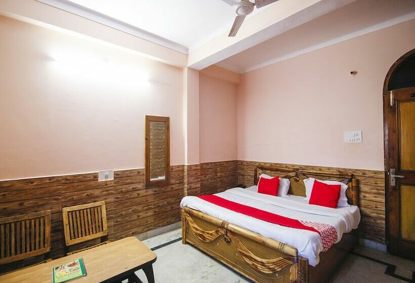 Oyo 24753 Hotel Preet