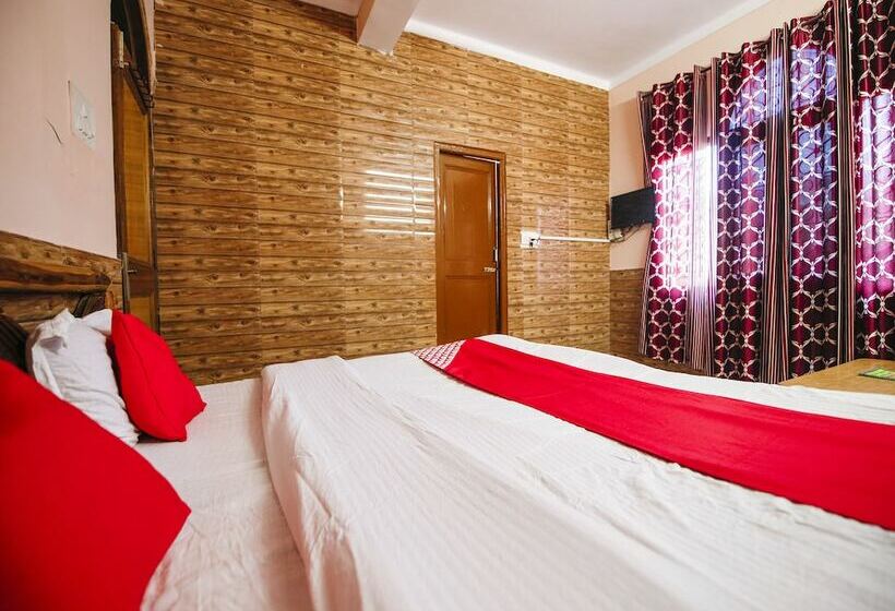 Oyo 24753 Hotel Preet